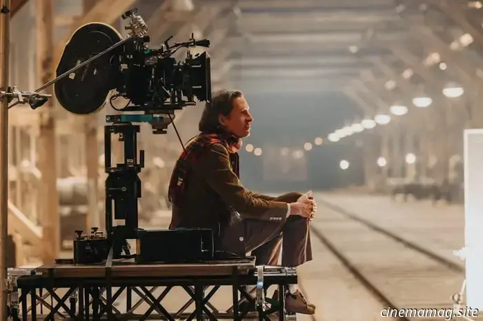 Il sistema di Wes Anderson: il direttore dello schema fenicio e il suo team su tempo e denaro